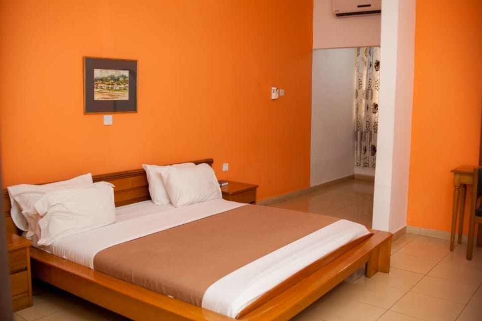 Suite | Minibar, blackout drapes, cribs (free), WiFi (free)