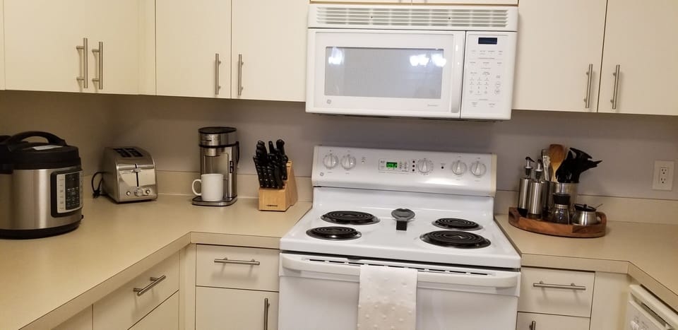 Fully equipped kitchen for long and short term stays. 