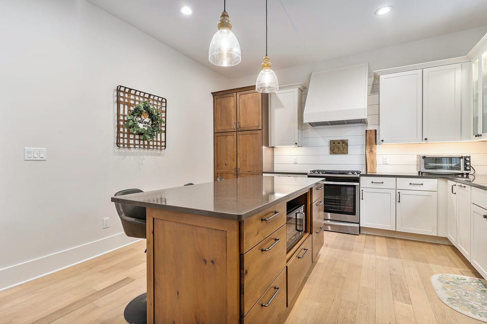 Gather round the quartz island featuring undermount microwave and 
seats for 3 