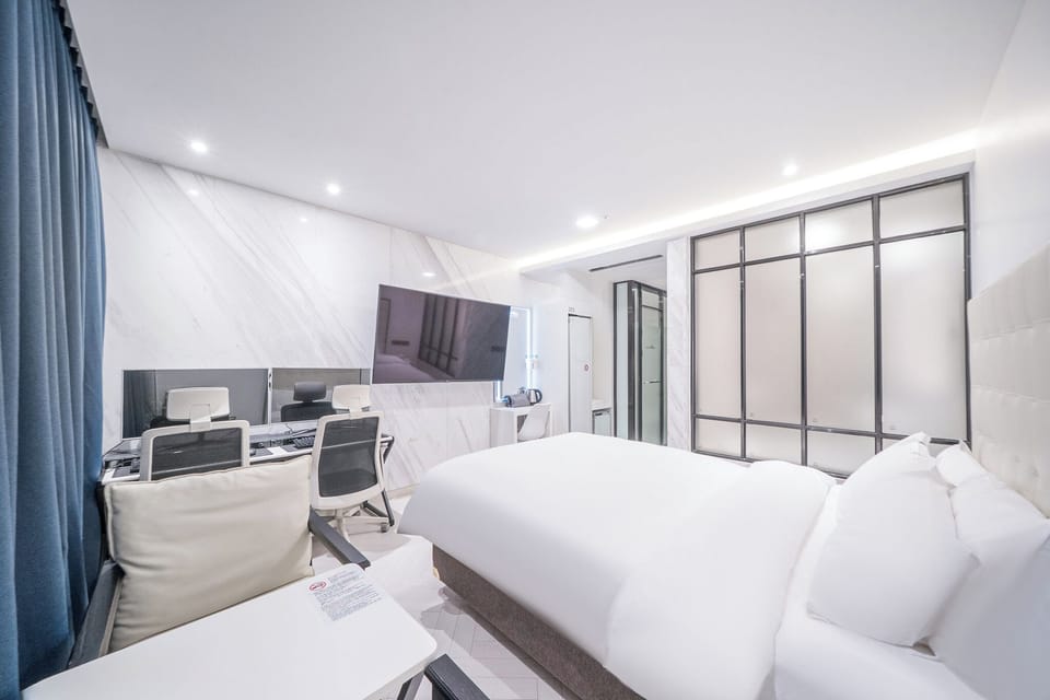 Deluxe Double Room (Breakfast for 2) | Blackout drapes, WiFi (free), individually decorated