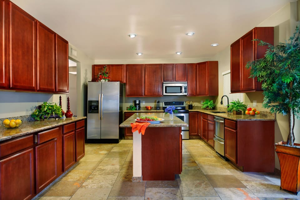 Family House (5 Bedrooms) | Private kitchen | Fridge, microwave, oven, blender