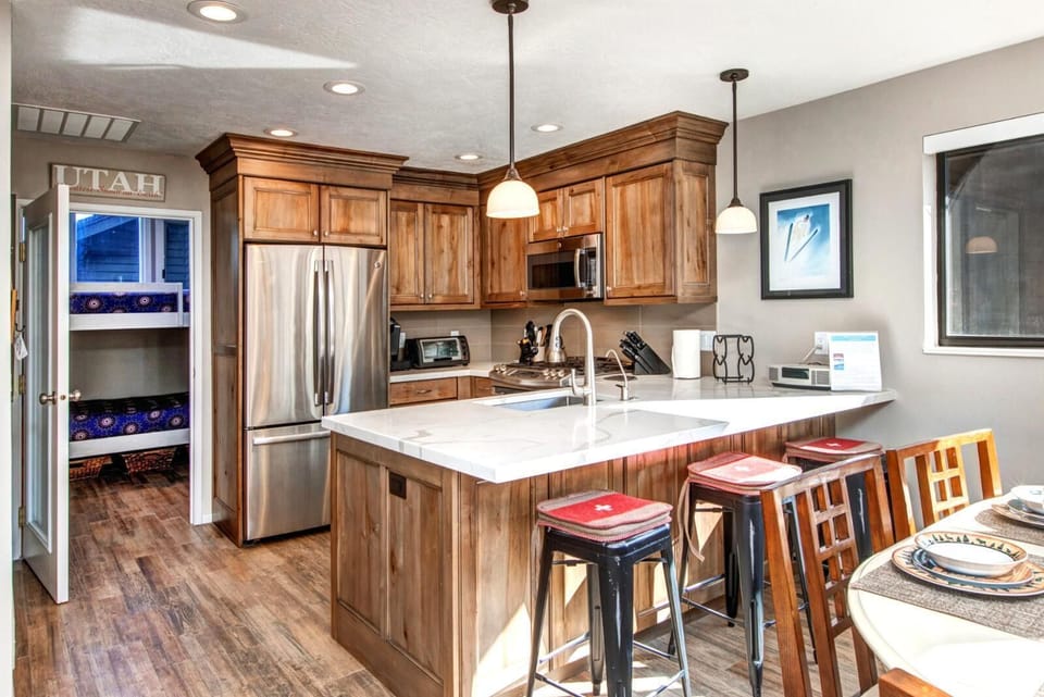 Bar seating for three makes it easy to fuel up before hitting the slopes.
