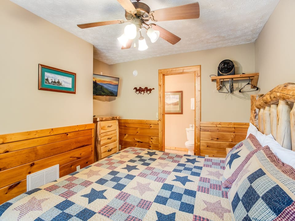 Saddle Ridge by Jackson Mountain Rentals Cabin in Gatlinburg