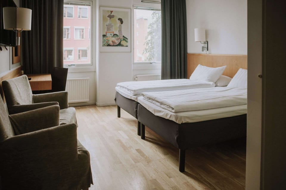 Standard Room, 2 Twin Beds, Non Smoking | Desk, blackout drapes, free WiFi, bed sheets