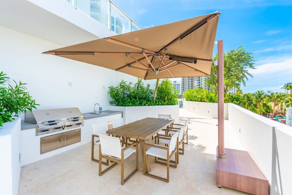 Exterior BBQ area -grill up a plethora of delicious meals-