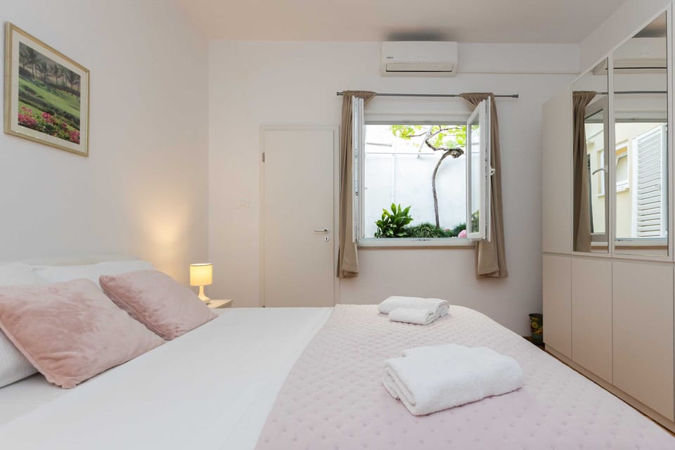 Double Room (Standard Double Room-2) | 2 bedrooms, cribs/infant beds, free WiFi, bed sheets
