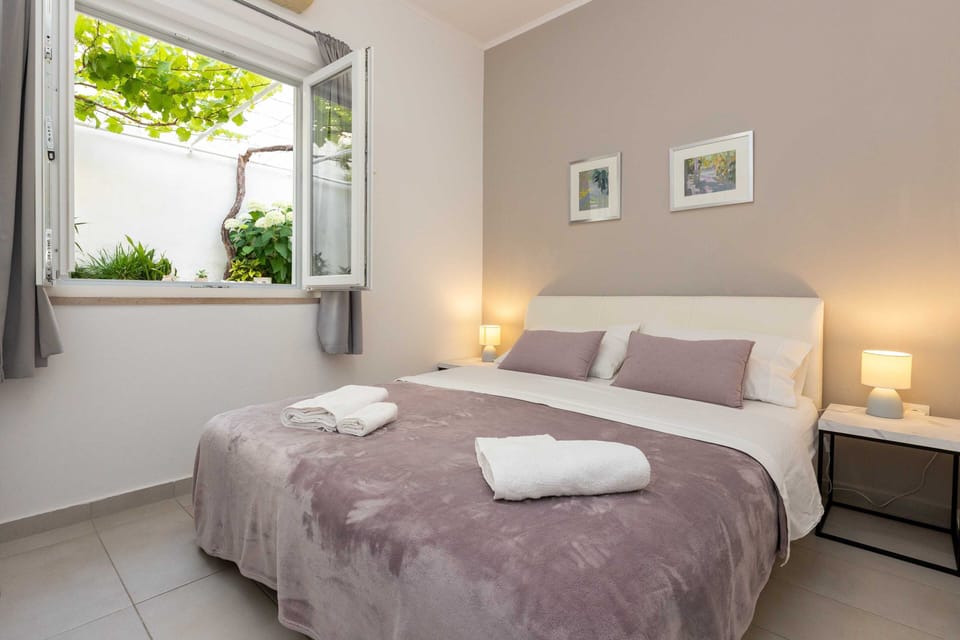 Double Room (Double Room-1) | 2 bedrooms, cribs/infant beds, free WiFi, bed sheets