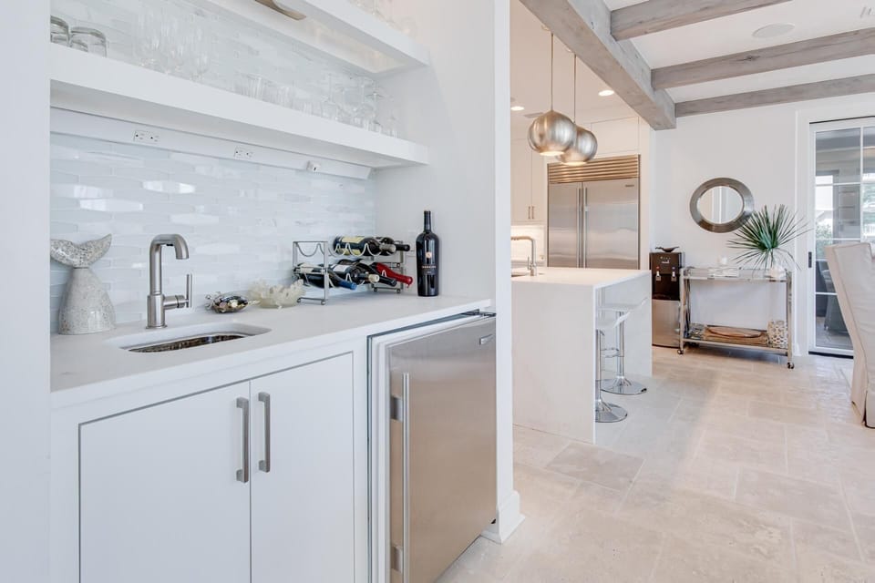 First Floor: Wet Bar