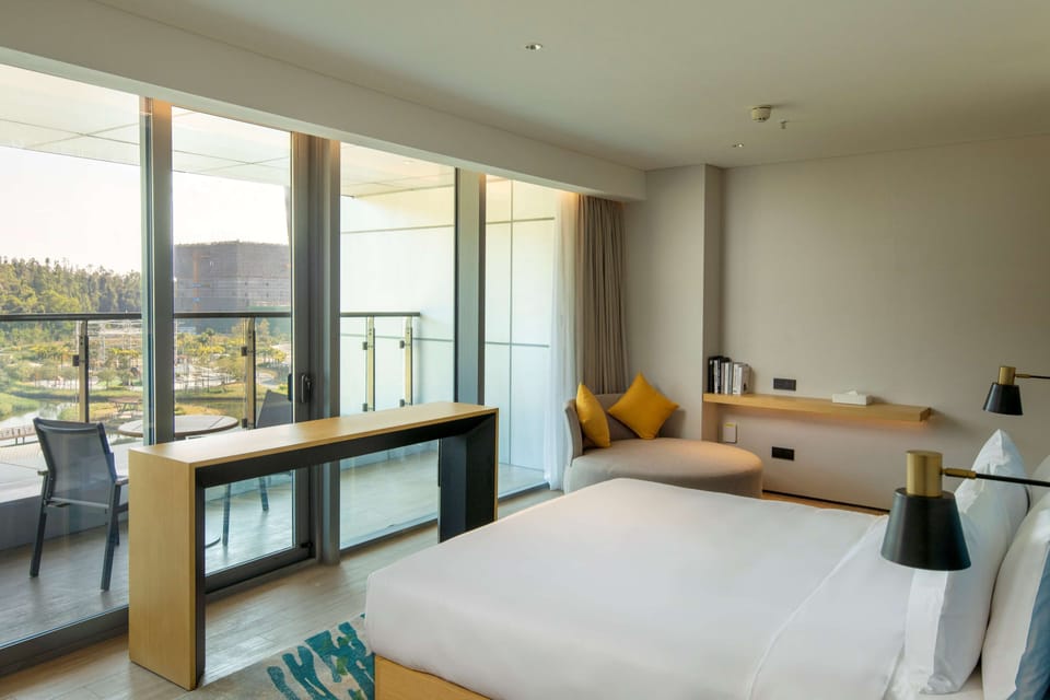 Deluxe Room, 1 King Bed | In-room safe, desk, laptop workspace, soundproofing