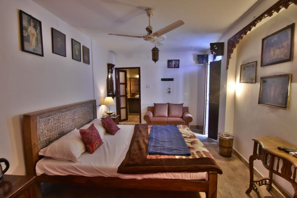 Room (Heritage) | Hypo-allergenic bedding available, in-room safe, WiFi (free)