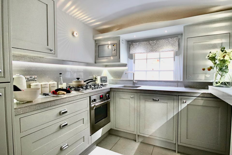 Modern gorgeous kitchen with  full range of integrated appliances 