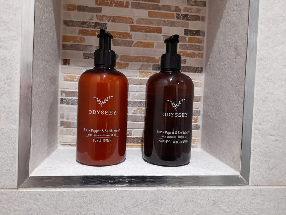 Luxury shower gels, conditioner, hand soap & body lotion.