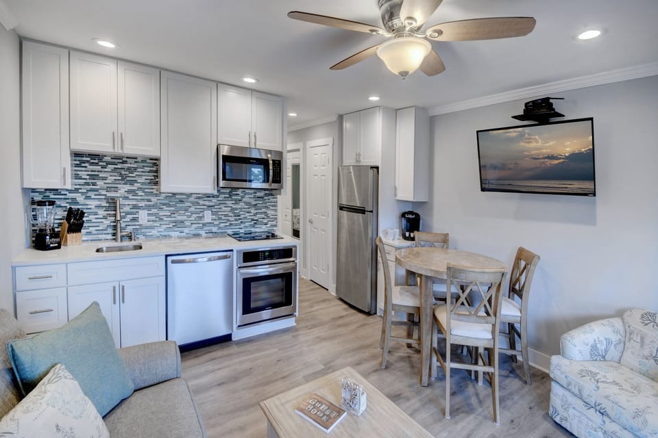 Dining area! Flat screen TV!