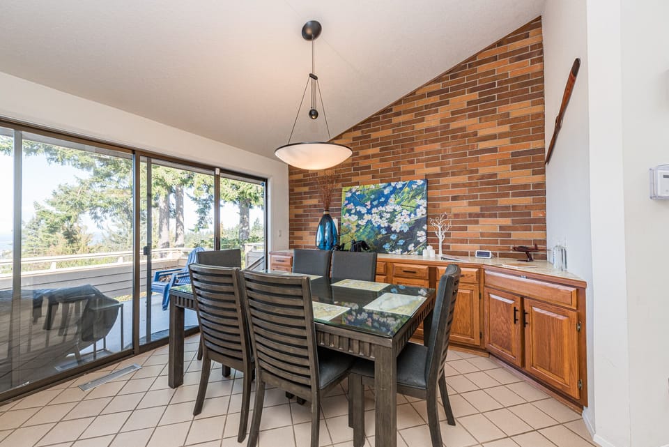 Spacious dining room with San Juan views
