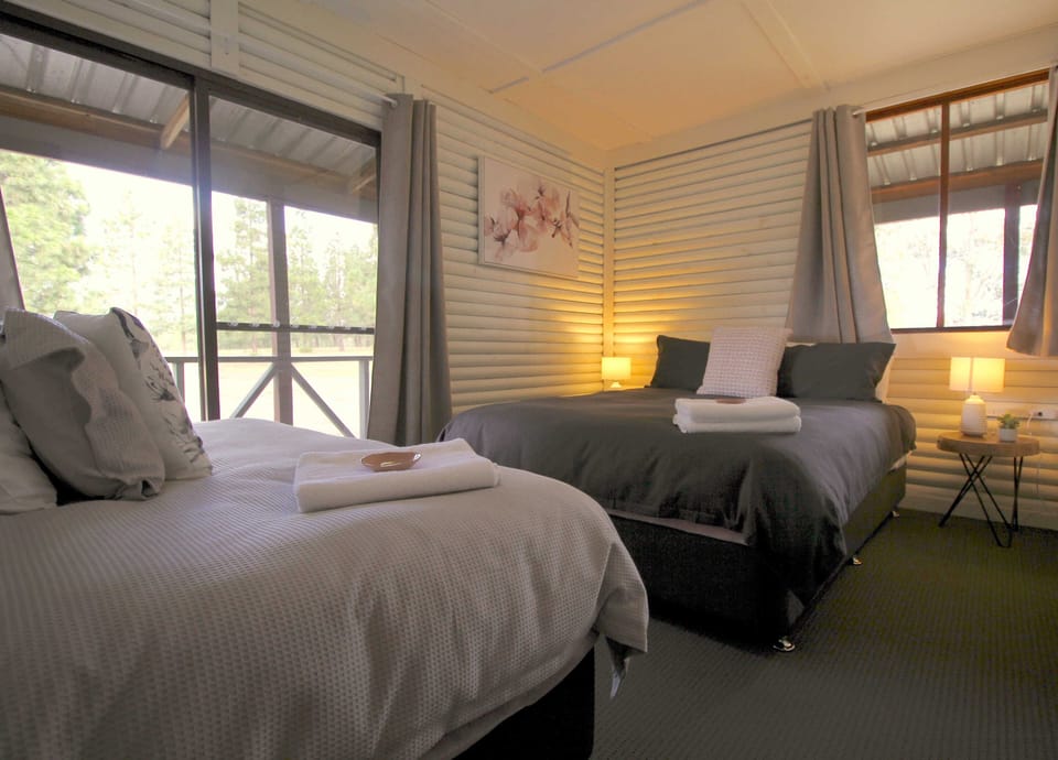 Six Bedrooms Lodge | Minibar, in-room safe, blackout drapes, iron/ironing board