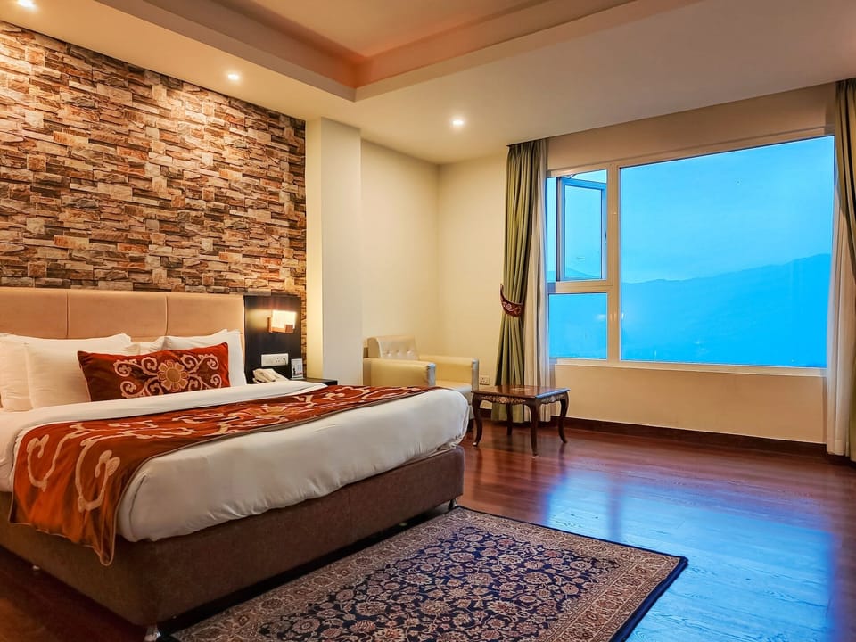 Winter Green Premium Room | In-room safe, iron/ironing board, WiFi (free), bed sheets