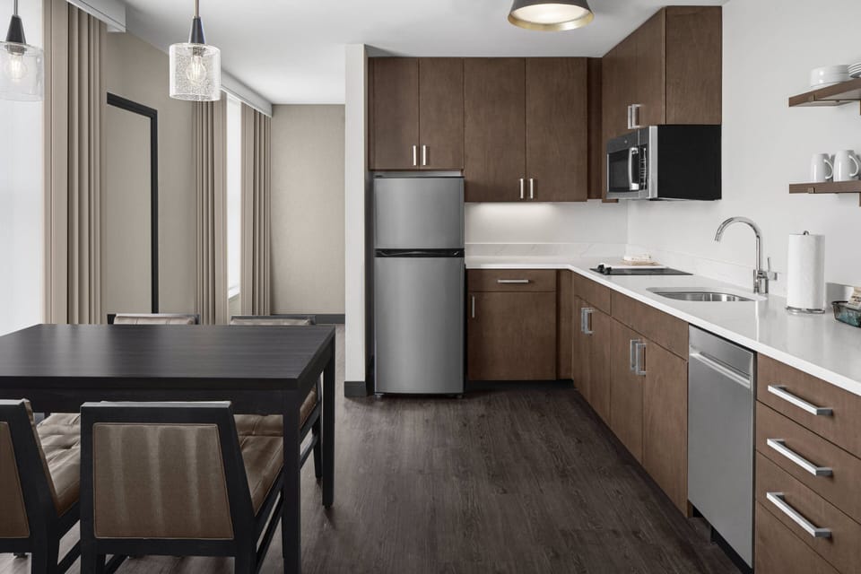 Fridge, microwave, stovetop, dishwasher