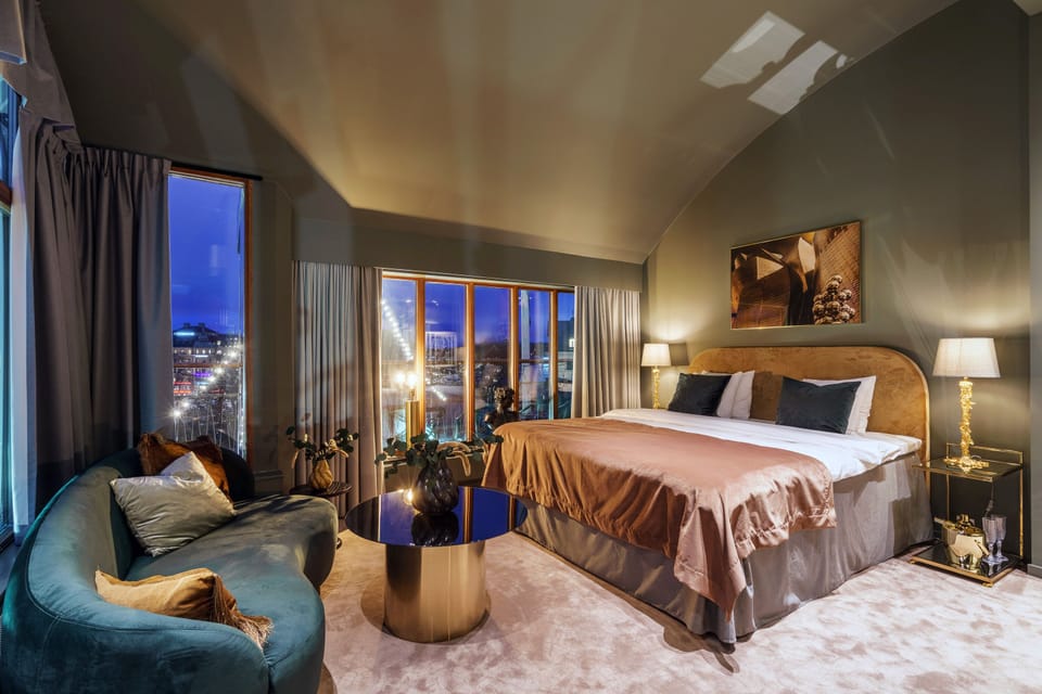 Balcony Suite | Hypo-allergenic bedding, down comforters, minibar, in-room safe