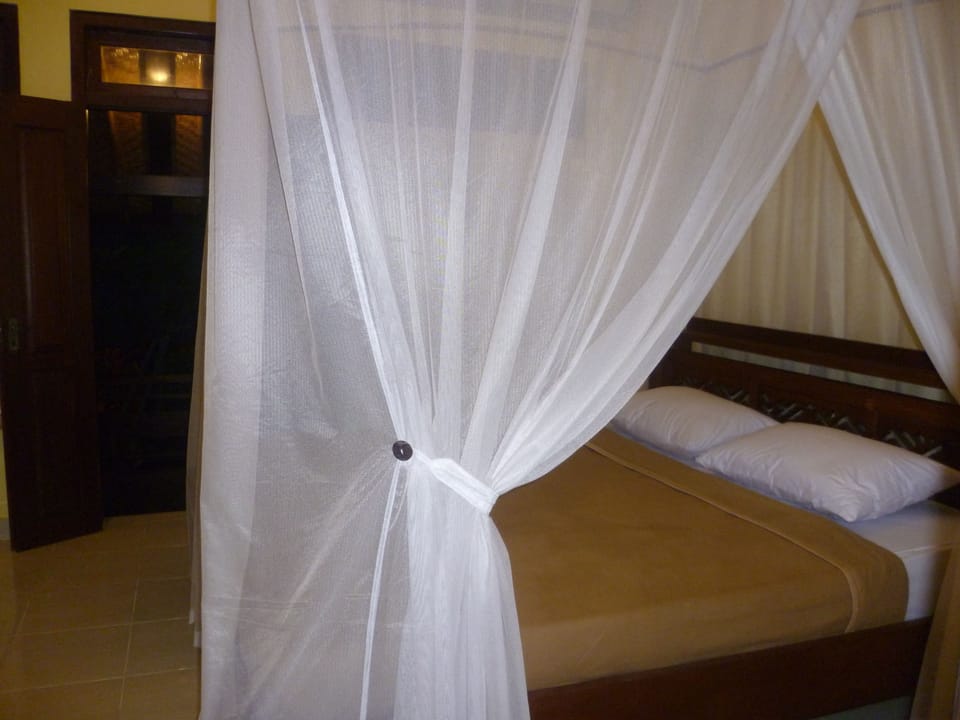 Desk, free WiFi, bed sheets