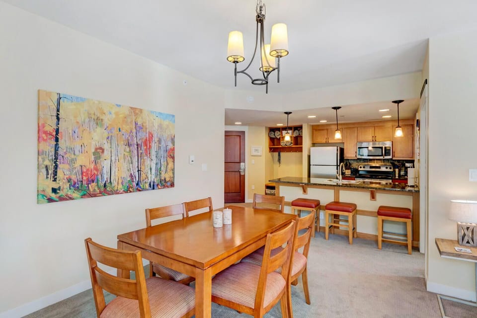 Dining area for 6