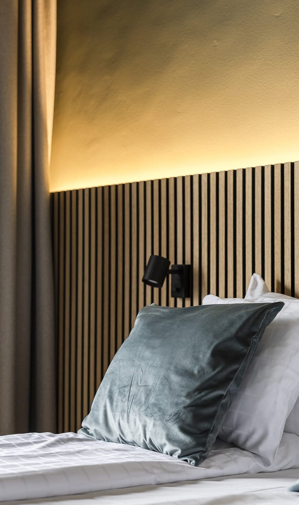 Deluxe Single Room | Iron/ironing board (on request), WiFi (free), alarm clocks, bed sheets
