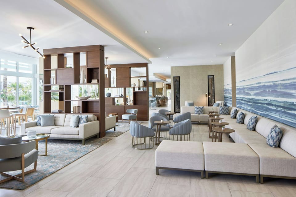 2 bars/lounges, poolside bar