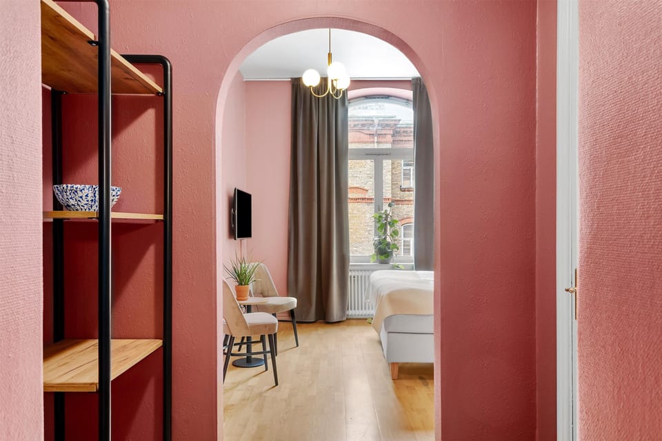 Standard Room, 1 King Bed, Non Smoking | Blackout drapes, free WiFi, bed sheets