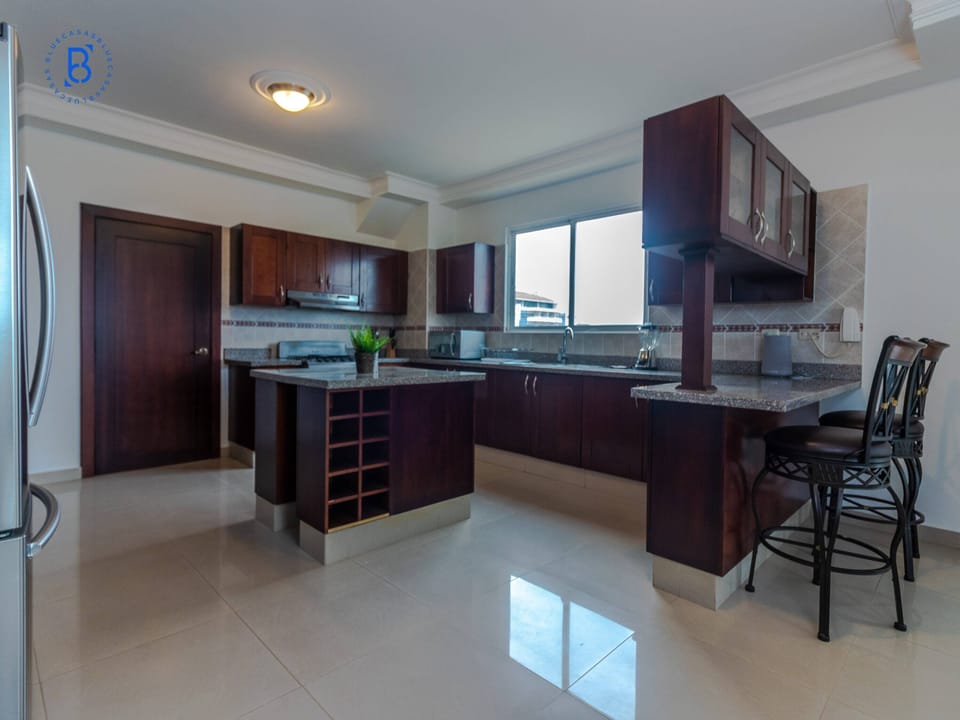 Kitchen side view