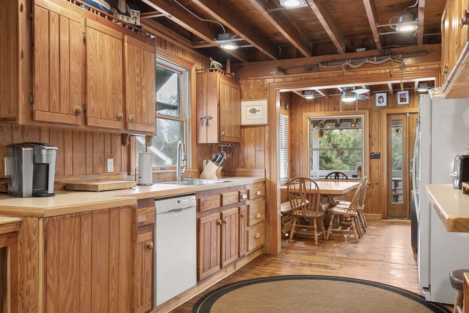 JR1818: Pookie's Cottage l Mid Level Kitchen