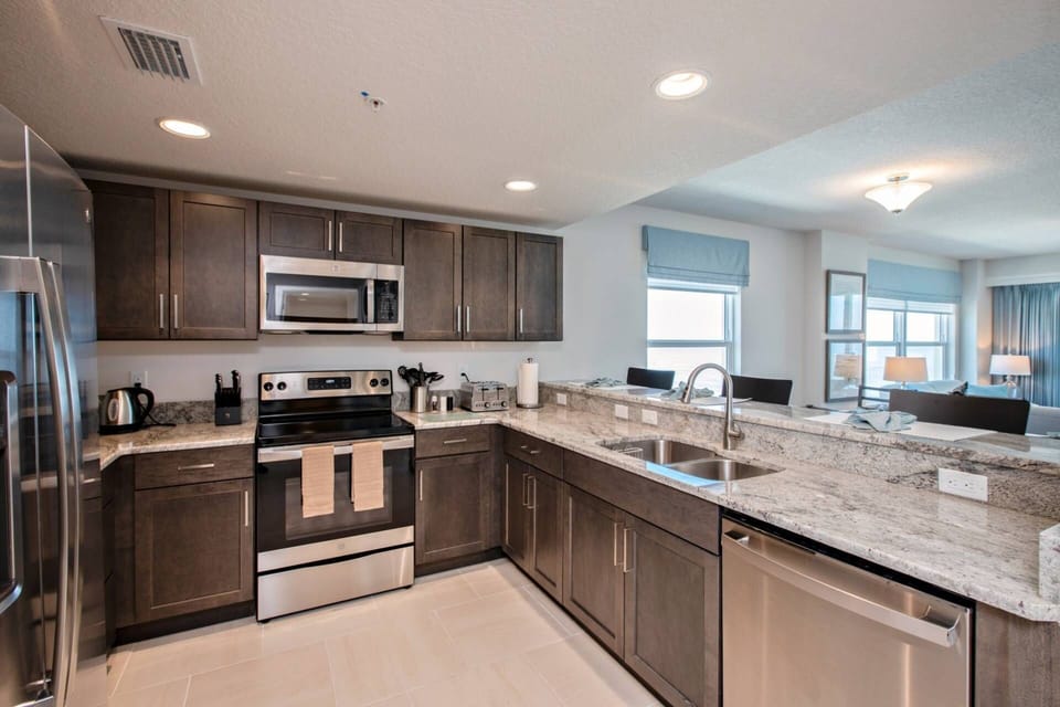 Beautiful kitchen to prepare and host home cooked meals.