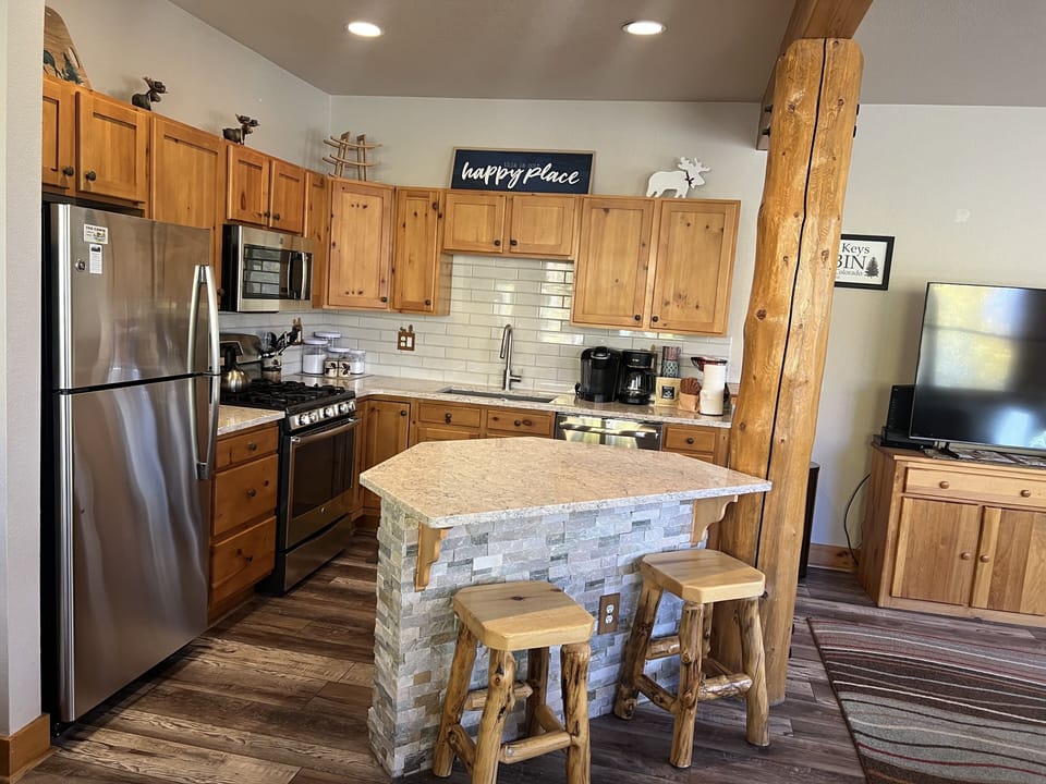 Condo, 2 Bedrooms | Private kitchen | Fridge, microwave, oven, coffee/tea maker
