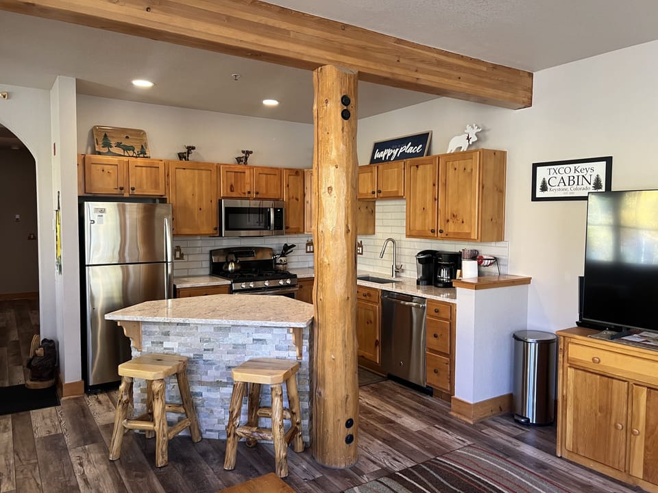 Condo, 2 Bedrooms | Private kitchen | Fridge, microwave, oven, coffee/tea maker