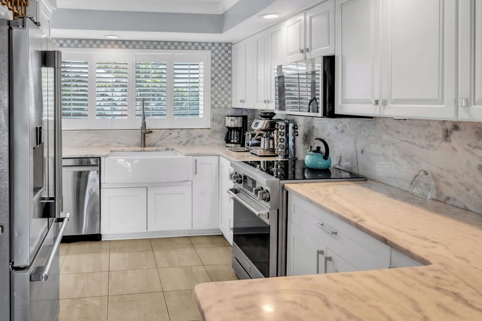 Professional Series Appliances Thor
Overlooks  Tropical Courtyard