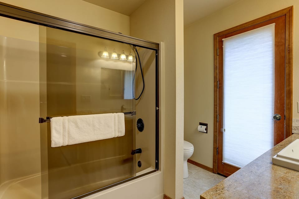 Ensuite Bathroom - Downstairs