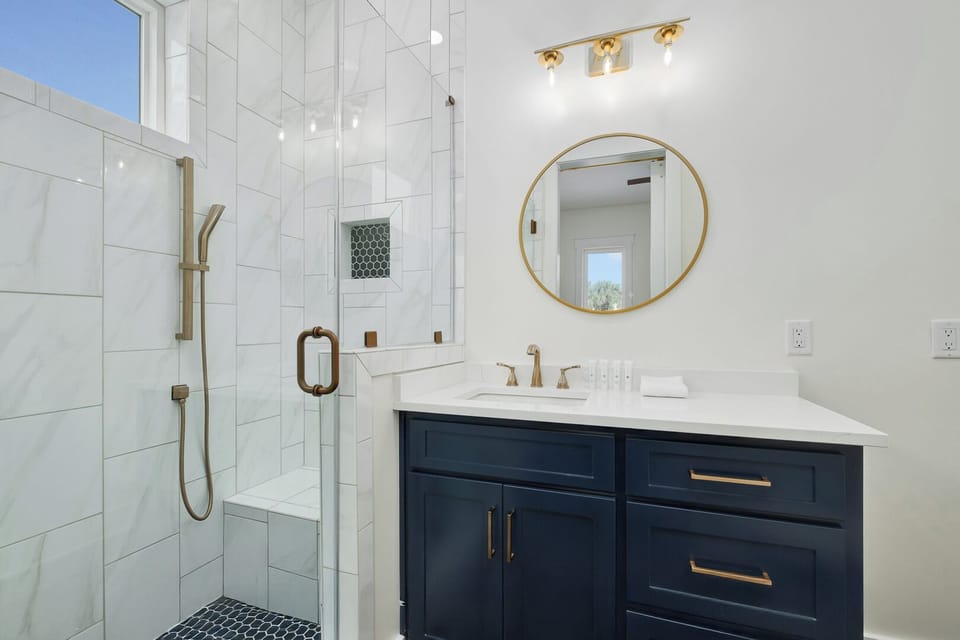 1st Floor King Room Private En-Suite