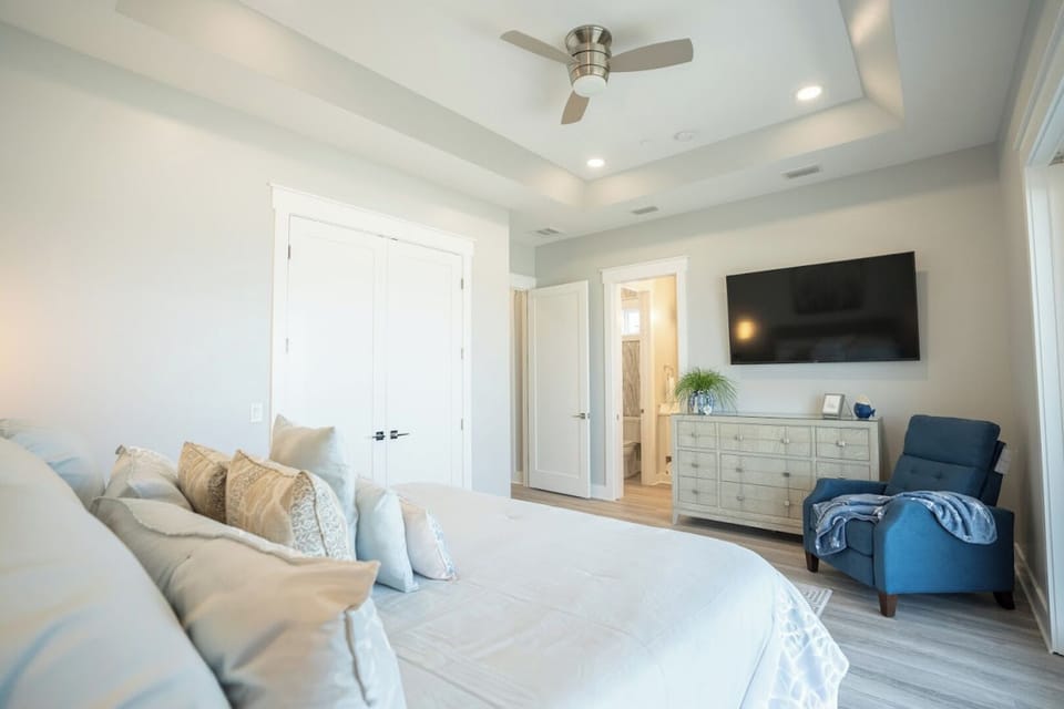 2nd floor primary suite