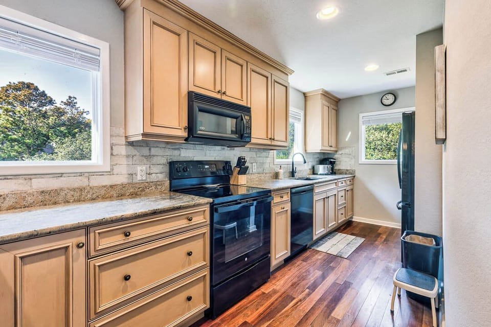 Top-Level Kitchen with Bar (seats 2)