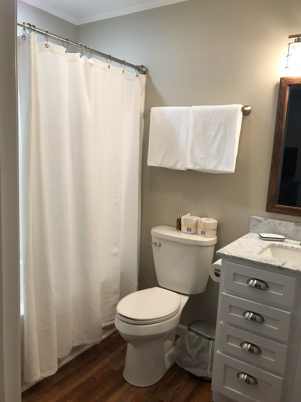 Full size bath with bathtub.