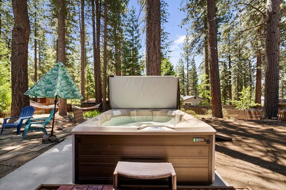 Back Yard- Hot Tub