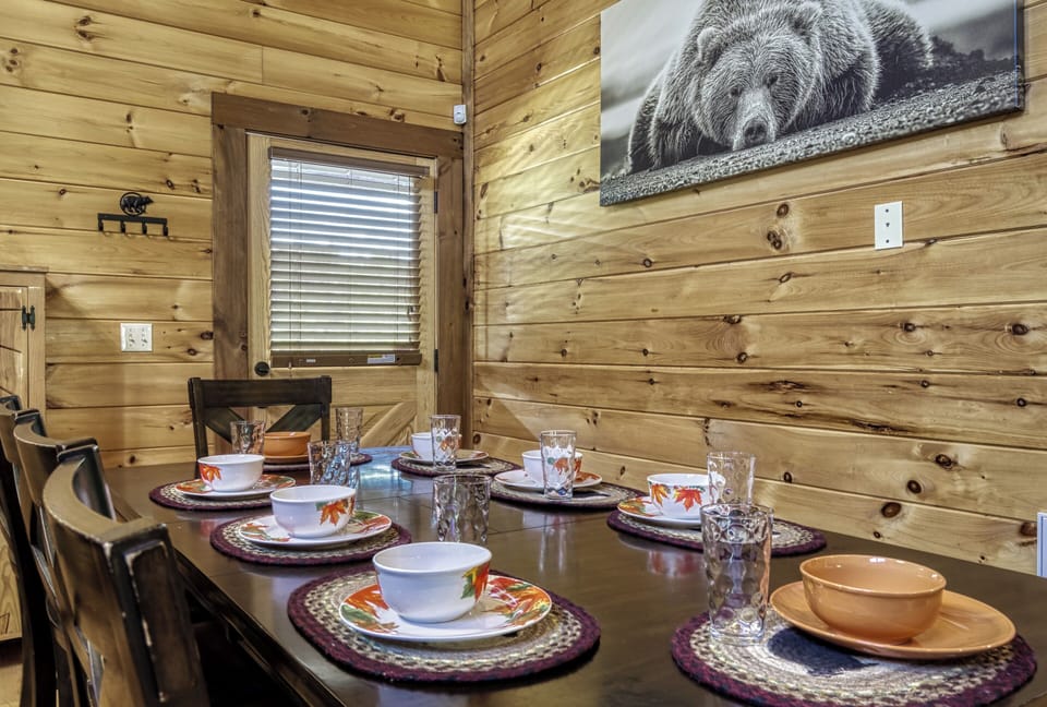 Cabin in Pigeon Forge "The Bear Cubs" - Dining table