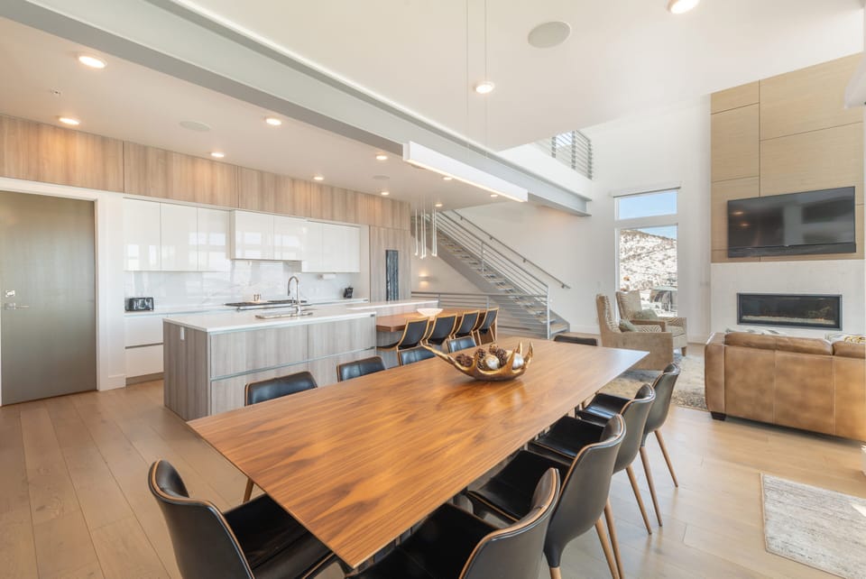 Luxury Townhome | In-room dining