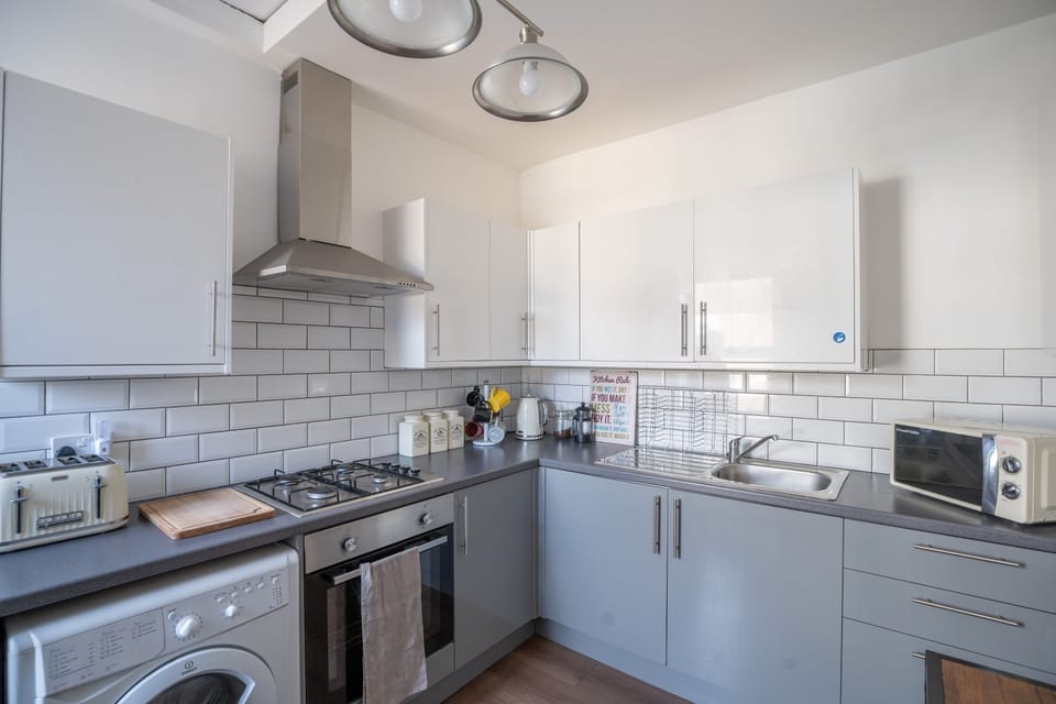 Standard Apartment | Private kitchen | Fridge, microwave, oven, stovetop