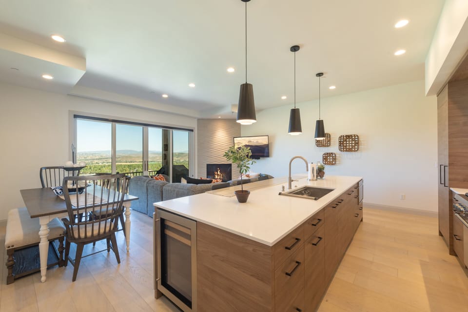 Walk to skiing exceptional 4 bedroom | Private kitchen | Full-size fridge, microwave, oven, stovetop