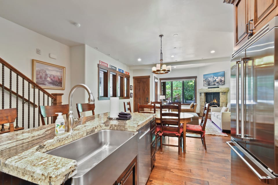 Townhome | Private kitchen | Full-size fridge, microwave, oven, stovetop