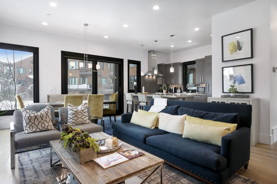 Luxury Condo | Living area | 50-inch TV with cable channels, fireplace, Netflix