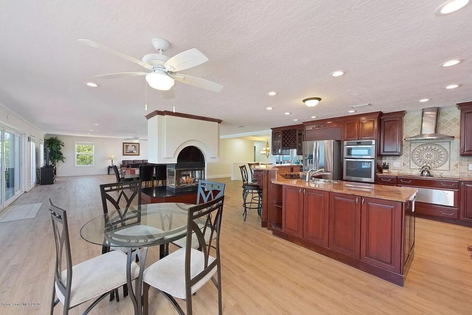 Kitchen - upstairs 
