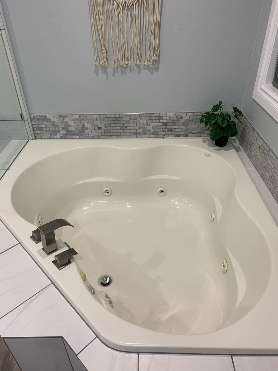 This tub is fabulous in size but the jets do not work. We kept the original tub 