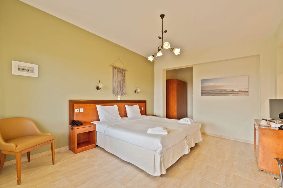 Standard Double Room | In-room safe, iron/ironing board (on request), cribs (free), WiFi (free)