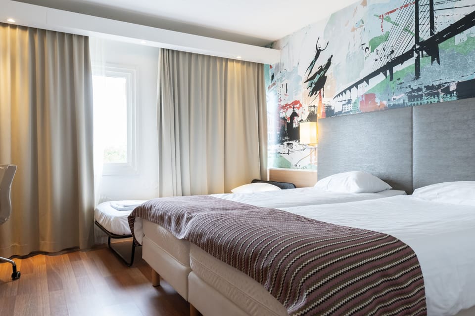 Good Morning Triple Room | Desk, blackout drapes, free WiFi, bed sheets