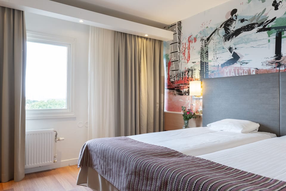 Good Morning Twin Room | Desk, blackout drapes, free WiFi, bed sheets